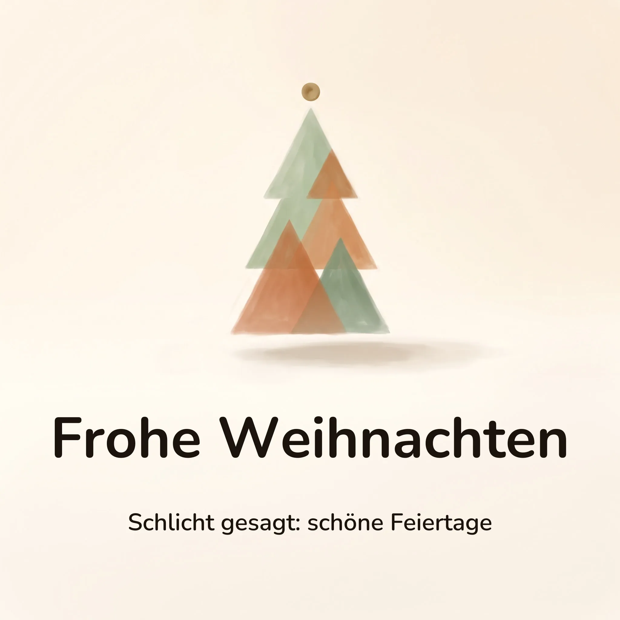 Weihnachtsbild: Tanne aus mehreren ineinandergeschobenen flachen Dreiecken in Salbeigrün und Terrakotta mit einem kleinen goldenen Punkt an der Spitze, auf einer glatten cremefarbenen Fläche, mit dem Schriftzug „Frohe Weihnachten“ und „Schlicht gesagt: schöne Feiertage“